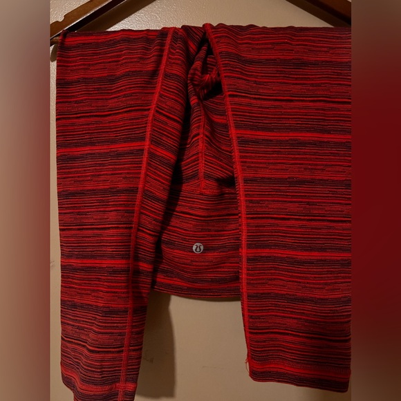 Sold Lululemon crop red leggings size 8 - Picture 2 of 5